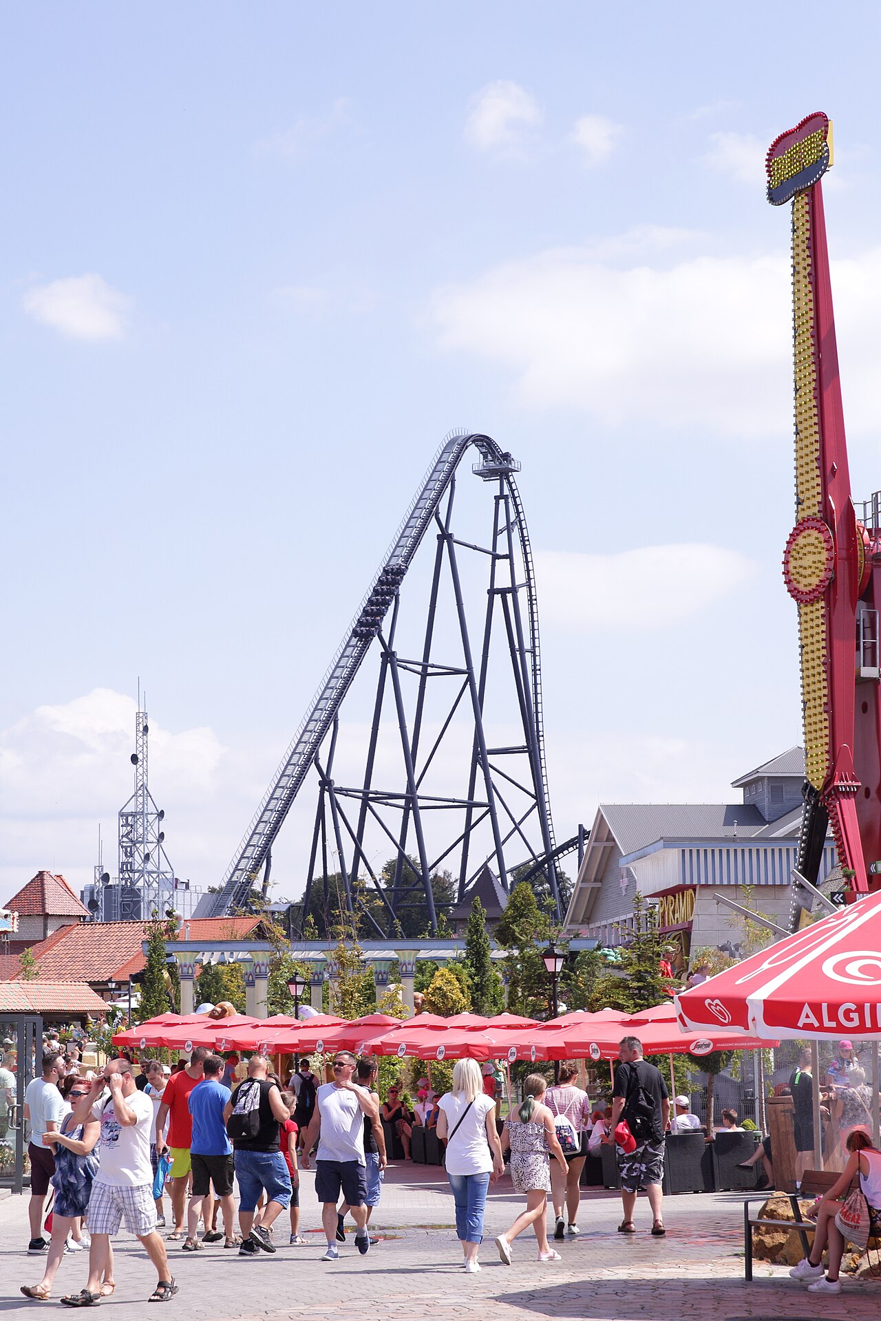 Hyperion roller coaster at Energylandia
